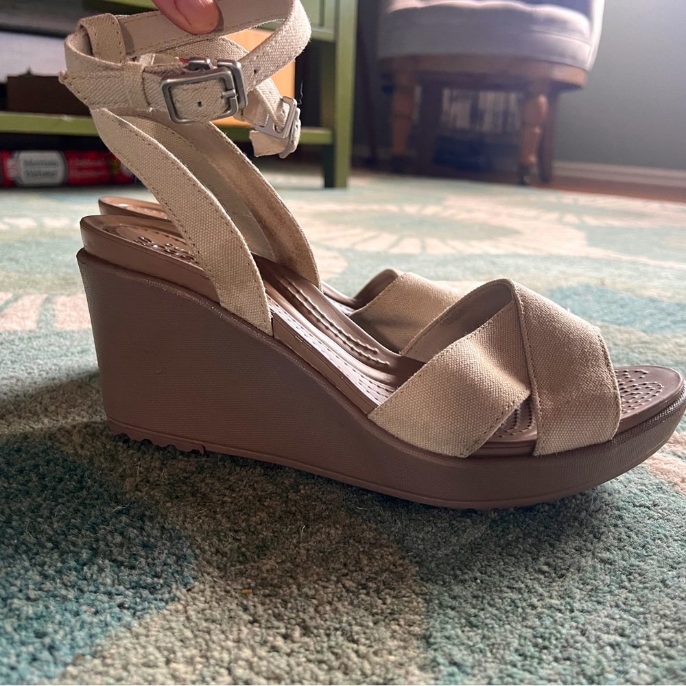 Cute wedge Crocs size 8 women’s